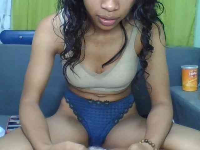 HotgirlURIEL webcam