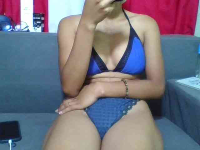 HotgirlURIEL webcam