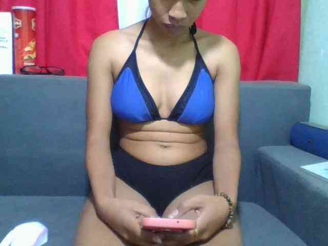 HotgirlURIEL webcam