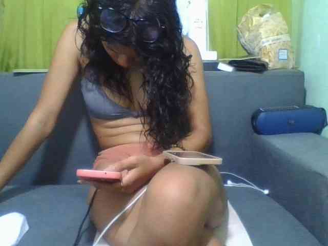 HotgirlURIEL webcam