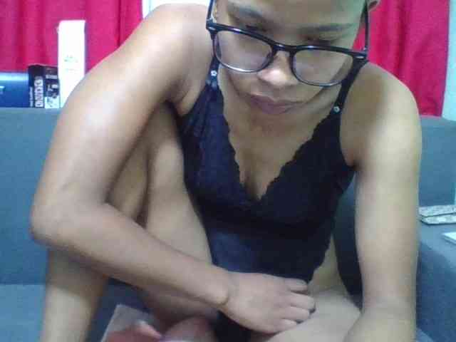 HotgirlURIEL webcam
