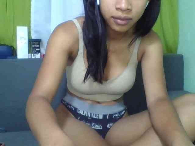 HotgirlURIEL webcam