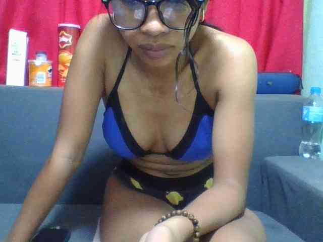 HotgirlURIEL webcam