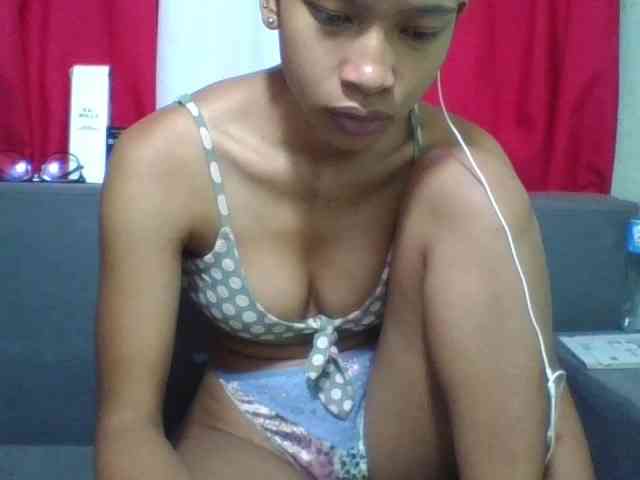 HotgirlURIEL webcam