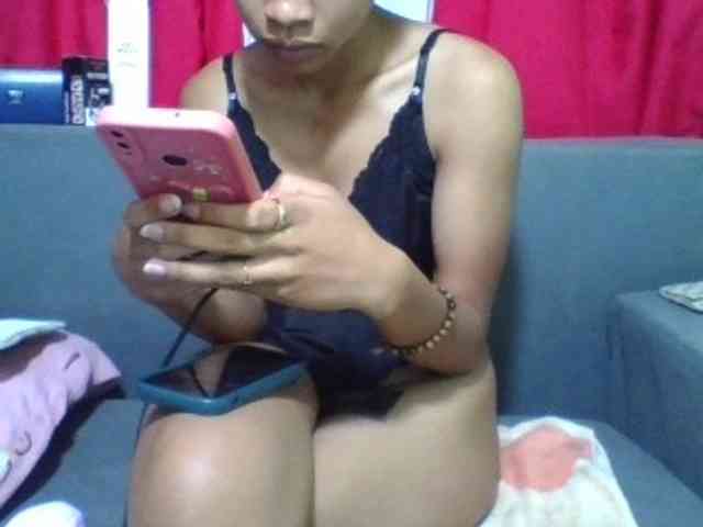 HotgirlURIEL webcam