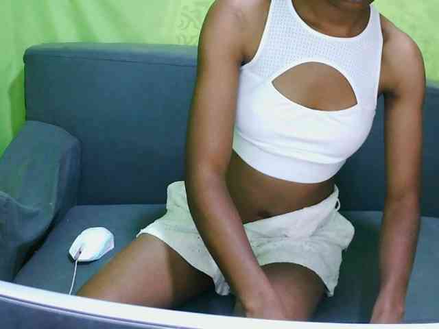 HotgirlURIEL webcam