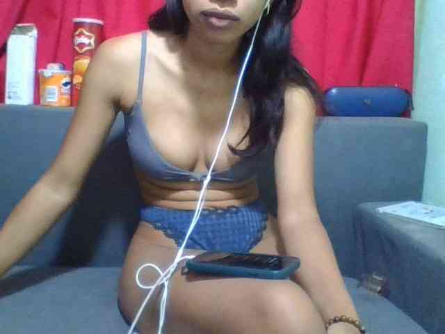 HotgirlURIEL webcam