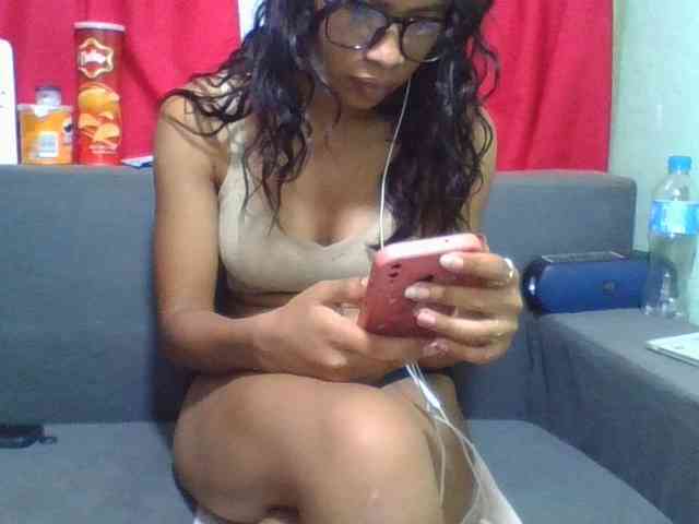 HotgirlURIEL webcam
