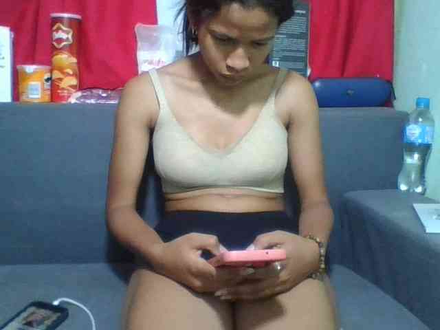 HotgirlURIEL webcam
