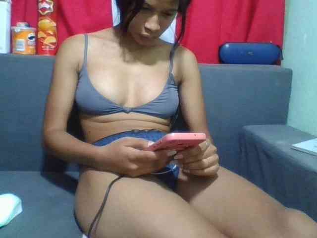 HotgirlURIEL webcam