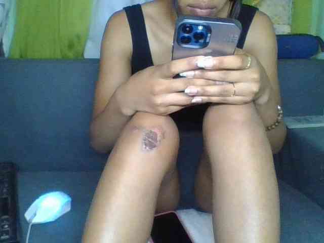 HotgirlURIEL webcam