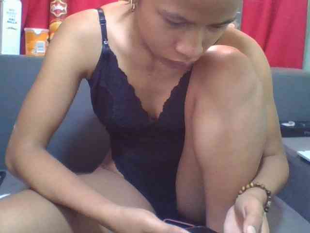 HotgirlURIEL webcam