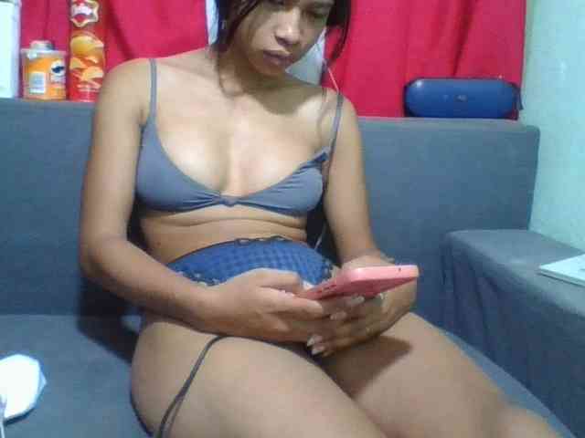 HotgirlURIEL webcam