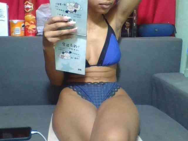 HotgirlURIEL webcam