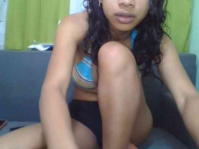 HotgirlURIEL webcam