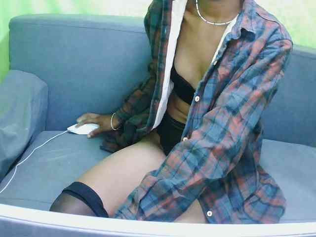 HotgirlURIEL webcam