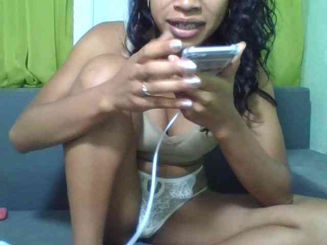 HotgirlURIEL webcam