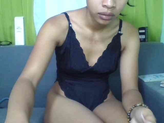 HotgirlURIEL webcam