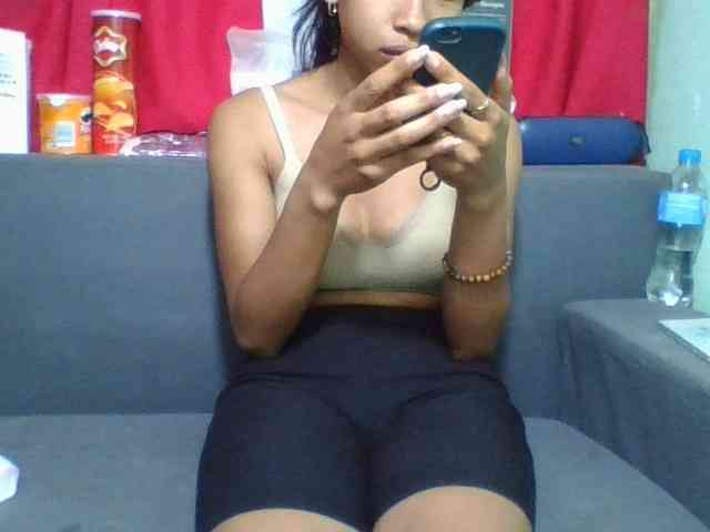 HotgirlURIEL webcam