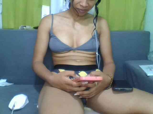 HotgirlURIEL webcam