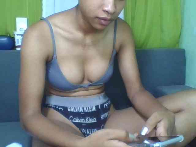 HotgirlURIEL webcam