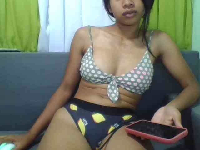 HotgirlURIEL webcam