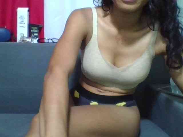 HotgirlURIEL webcam