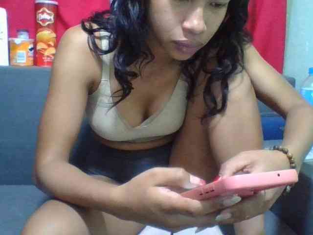 HotgirlURIEL webcam
