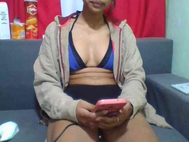 HotgirlURIEL webcam