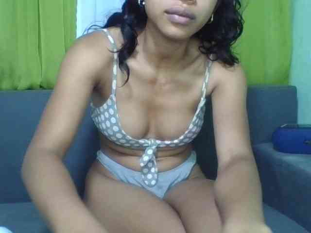 HotgirlURIEL webcam