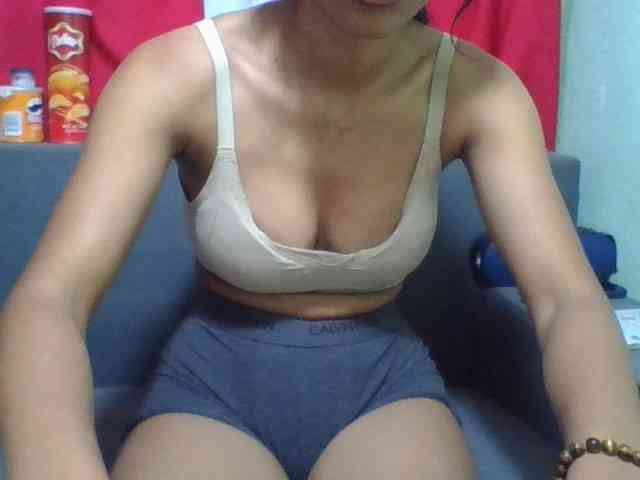 HotgirlURIEL webcam