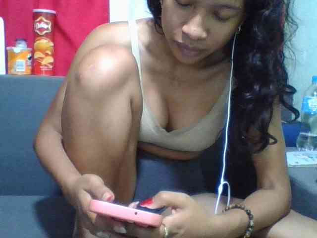 HotgirlURIEL webcam