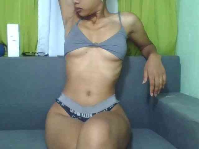 HotgirlURIEL webcam