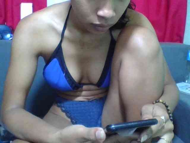 HotgirlURIEL webcam
