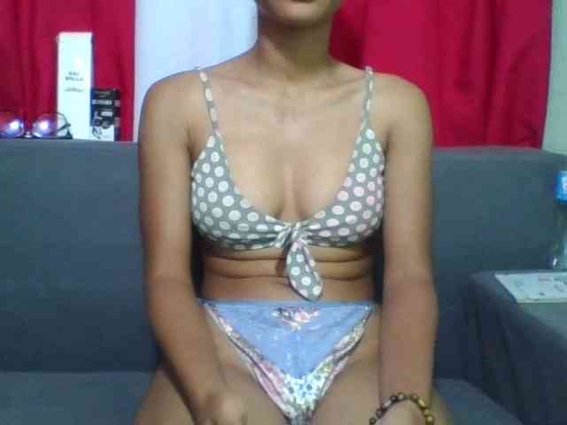HotgirlURIEL webcam