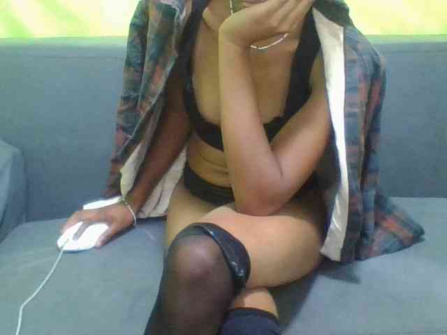 HotgirlURIEL webcam
