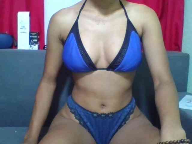 HotgirlURIEL webcam