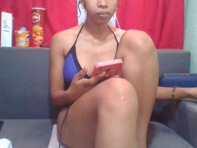 HotgirlURIEL webcam