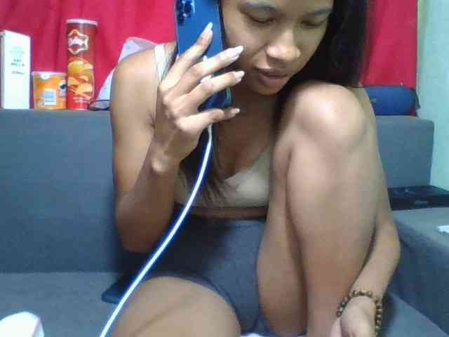 HotgirlURIEL webcam