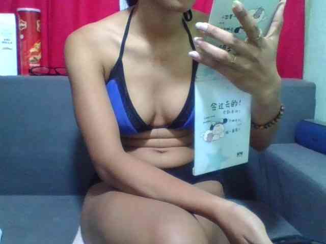 HotgirlURIEL webcam