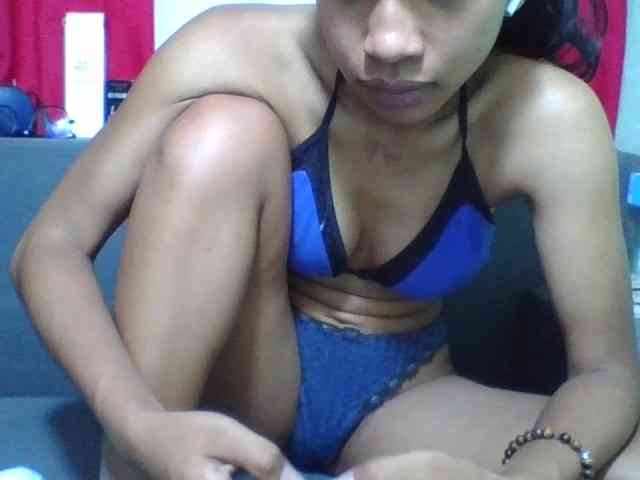 HotgirlURIEL webcam
