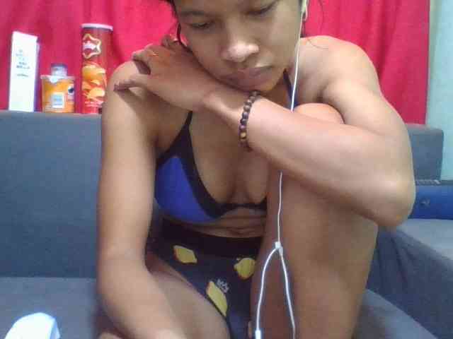 HotgirlURIEL webcam
