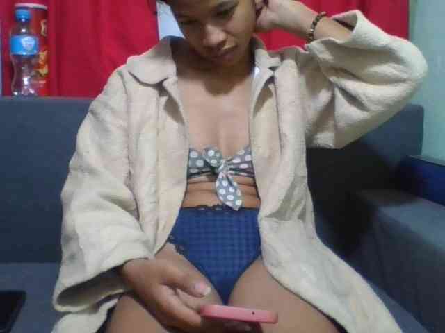 HotgirlURIEL webcam
