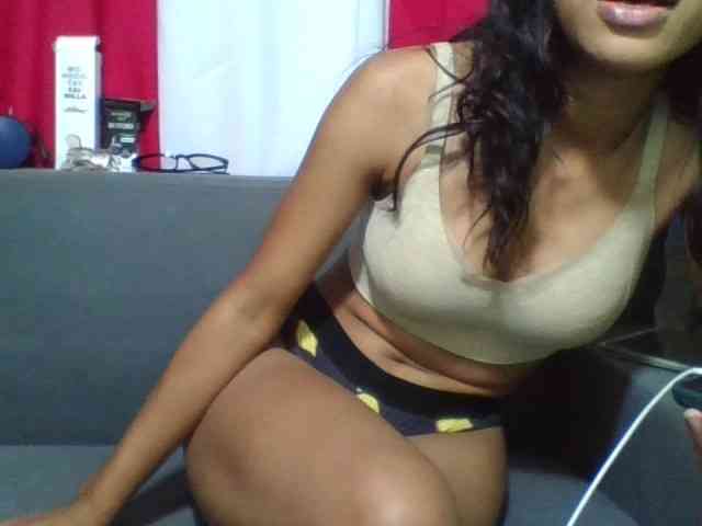 HotgirlURIEL webcam