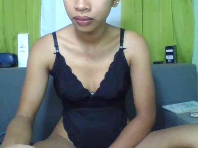 HotgirlURIEL webcam