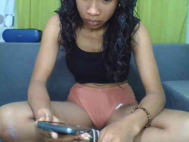 HotgirlURIEL webcam