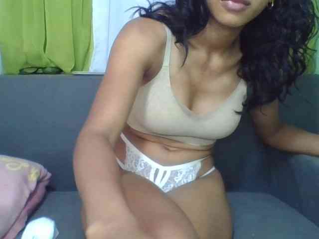 HotgirlURIEL webcam