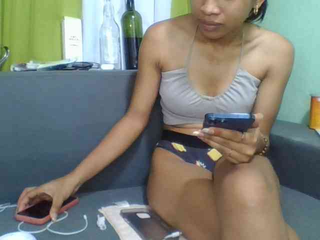 HotgirlURIEL webcam