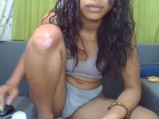 HotgirlURIEL webcam