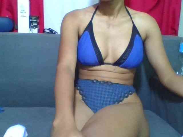 HotgirlURIEL webcam
